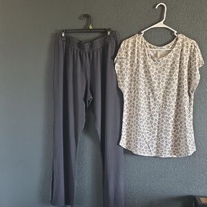 💜LuLaRoe Gray Lounge Pants & Light Beige Leopard Print Top